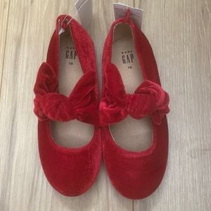 NWT babyGap girls size 10 red velvet flats with bow
